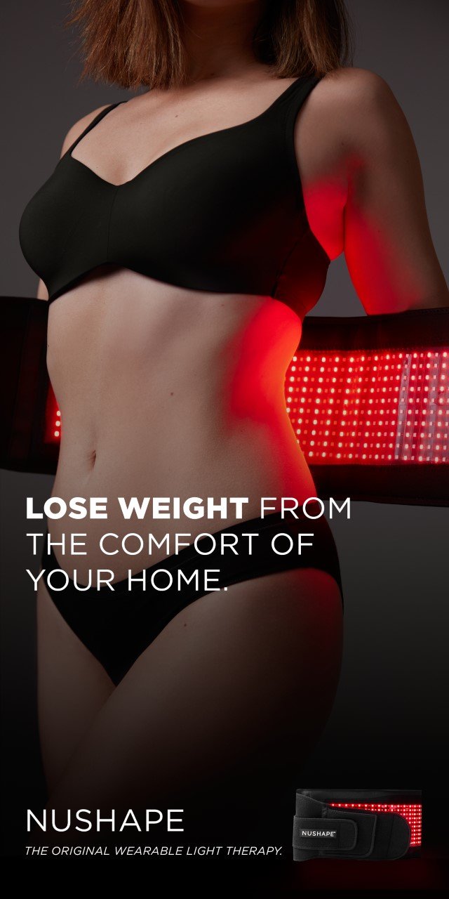 Woman wearing the Nushape light therapy wrap at home.